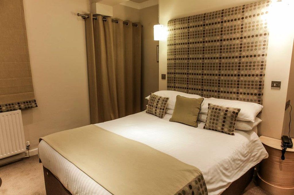 Gwesty'R Emlyn Hotel Нюкасъл Емлин Екстериор снимка