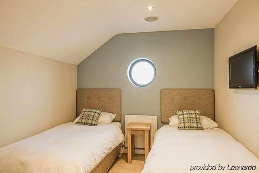 Gwesty'R Emlyn Hotel Нюкасъл Емлин Екстериор снимка