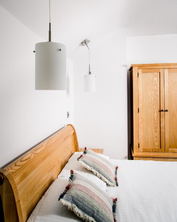 Gwesty'R Emlyn Hotel Нюкасъл Емлин Екстериор снимка