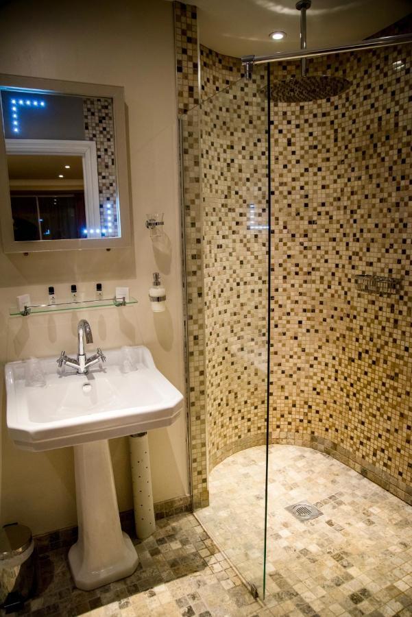 Gwesty'R Emlyn Hotel Нюкасъл Емлин Екстериор снимка